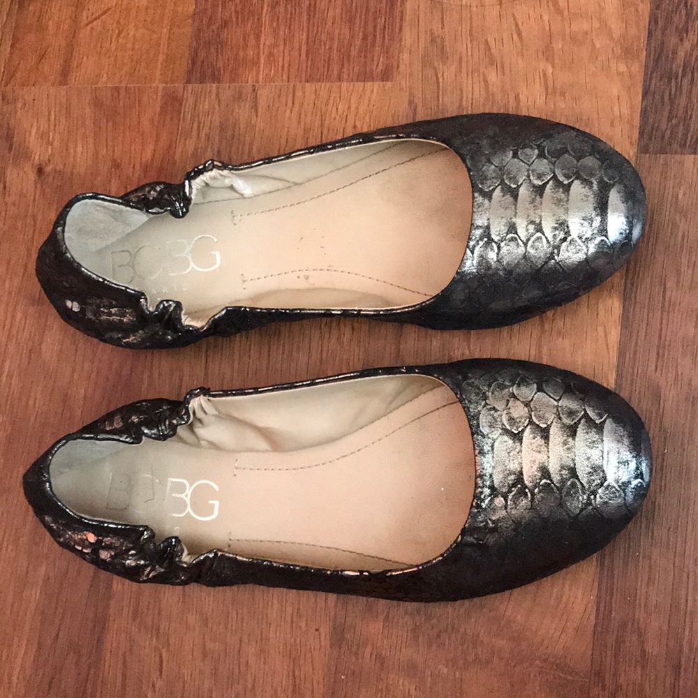 Snake pattern flats